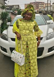 Modele robe droite col rond manche courte dentelle blanche guipure double collection hiver 2015. Enregistre Pour Vous Par Romance T African Fashion Dresses African Fashion African Fabric Dress