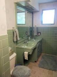 avocado green tiled bathroom retro