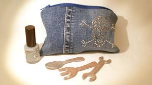 Die kaputten jeans sind ganz schön teuer. Jeanstaschchen Mit Totenkopf Aus Strasssteinen Selbst Genaht