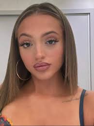 My heart breaks for woah Vicky. She has been in Brazil since July and it's  very clear that shes been trafficked. She looks so lost. You can see it in  her eyes