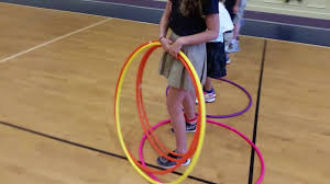 If you're looking to use a hula hoop for team building, this is the game for you! 11 Hula Hoop Activities You May Not Know About Keeping Kids In Motion