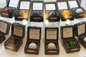 まるで宝石 プレゼントに最適な 誕生石ショコラ が美しすぎる retrip 宝石 チョコ ショコラ 食べ物のアイデア