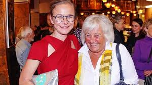 Petra špalková (nacida el 21 de febrero de 1975 en brno ) es una actriz checa. Vidite Tu Podobu Dvojnasobna Drzitelka Ceskeho Lva Se Pochlubila Maminkou Super Cz