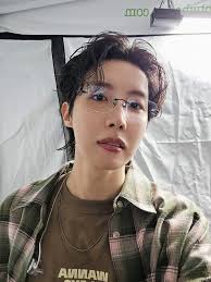 I will be so happy to receive a purple heart from that fan that truly love  me 💜💜💜💜 J Hope