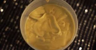 Recette D Un Masque Capillaire Hydratant Et Nourrissant Au Miel Beurre De Karite Noix Du Bre Masque Capillaire Hydratant Masques Capillaires Beurre De Karite