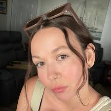 I'm just a girl,who needs books,and peaceful place