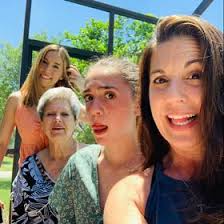 Lori Costanza (loricos)