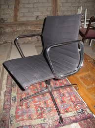 Wenn dir „vitra stuhl gefällt, gefallen dir vielleicht auch diese ideen. Vitra Herman Miller Charles Ray Eames Alu Chair Ea 108 Schwarz Ebay Kleinanzeigen Mit Stil Ebay Kleinanzeigen Mit Stil