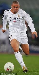 Rio de janeiro, 1976) futbolista brasileño. Ronaldo Supports Girlfriend Celina Locks At Fashion Show Daily Mail Online