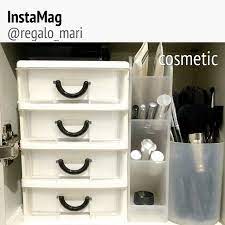 ダイソーのミニ引き出しをメイク用品の収納にしてみました 取っ手がブラウンだったので マニキュアでブラックに塗り塗り 白黒引き出しに変身 横のタワー型のペンスタンドはキャンドゥ 見やすく取り出しやすいのでお気に入りです 収納 収納