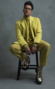 The son of comedian eugene read on for 18 things to know about dan… 1. Dan Levy Rocks Chic Chartreuse Suit For 2021 Golden Globes Entertainment Tonight