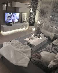 Pin By Queen E On Foto In 2020 Apartment Living Room Design Living Room Decor Apartment Living Room Designs