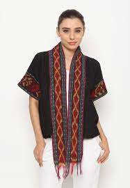 Bolero Lengan Pendek Yang Terbuat Dari Bahan Batik Dobi Asli Dengan Motif Tenun Bolero Ini Juga Di Kombinasi Dengan Desain Blus Model Baju Wanita Model Pakaian