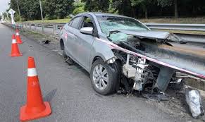 The police officers injured in the accident were t. Over 21 000 Road Accidents This Hari Raya
