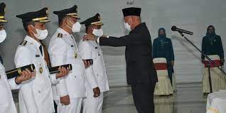 Sidak dilakukan karena bupati mendapat laporan masyarakat tentang puskesmas yang menolak memberikan. Menang Gugatan Di Mk Epiyardi Asda Resmi Dilantik Gubernur Sumbar Jabat Bupati Solok Merdeka Com