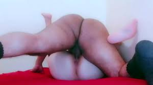 عنتيل جايب شرموطة البيت يبعبص فيها ويدخل زبه في كسها وينيكها والبنت اهاتها  تهبل - XNXX.COM