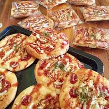 Resep Pizza Mini Oleh Galuh Candra Resep Resep Pizza Sosis