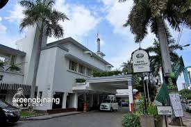 Tempat parkir hotel sheraton surabaya. Hotel Majapahit Surabaya