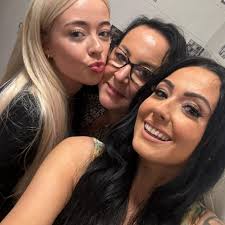 Can anyone give me recommendations for someone in bedwas for gel Polish in  my hands and feet for my holiday in August please? TIA