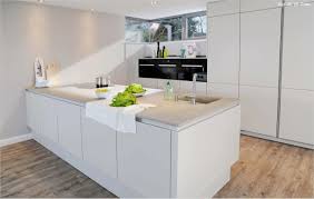 Den Hintergrund Der Kuche Verstehen Ikea Weiss Hochglanz Kuche Ikea Weiss Hochglanz In 2020 Arbeitsplatte Kuche Moderne Kuche Haus Kuchen