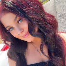 Looking for a lash tech with availability for next week ￼