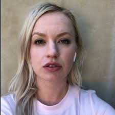 Julie White Schuster 魏珠丽