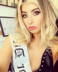 Rosa Fox's Instagram, Twitter & Facebook