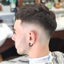 Sfumatura media con mullet mullet dietro (mid fade with a mullet) . Capelli Uomo I Tagli Corti Dell Estate 2019 Vanity Fair Italia