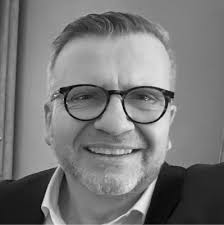 Julehøytiden er forsterkende. Alt som er bra, blir bare enda bedre. Det er  tiden på året for kos, hygge, barna kommer hjem, storfamilien samles,  tradisjoner videreføres og nære relasjoner dyrkes. Alt… |