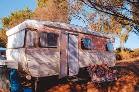 Innen a pezsgő város minden látnivalóját és érdekes programját könnyen elérhetik a látogatók. Where To Stay At Uluru Ayers Rock Resort Explore Shaw