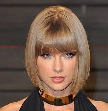 However, her curls give her something that most people don't. 19 Best Hairstyles Of Taylor Swift