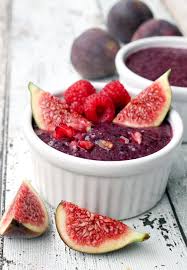 Maqui Smoothie Bowl Mit Chiasamen Feigen Und Himbeeren Rezept Leckere Fruhstucksideen Chiasamen Superfood