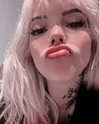 Amy Legault's Instagram, Twitter & Facebook