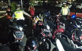 Tapi bila tengok muka brader tu dah jatuh kesian. Waduh Polresta Solo Kandangkan 215 Sepeda Motor Ini Penyebabnya