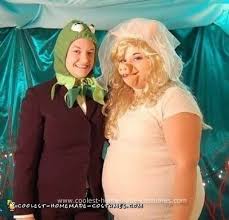 Before starting, i tried valiantly to find the original source of this pin. Coolest Homemade Miss Piggy And Kermit Costumes