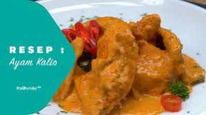 Menurut saya, ayam rebus memiliki rasa yang lebih gurih dan membuat perut terasa nyaman. Bunda Perlu Tahu 3 Teknik Masak Ayam Kampung Biar Cepat Empuk Enggak Alot