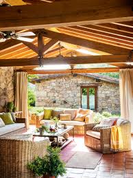 Una pergola de madera con techo, un porche de madera o un cenador de madera son algunas de las estructuras de madera más útiles que se pueden colocar en cualquier jardín o terraza. Los 50 Mejores Porches Y Terrazas