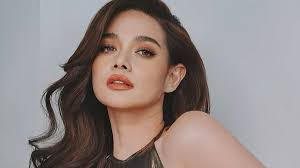 Bea Vincent's Instagram, Twitter & Facebook