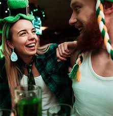 TOBENY 12 Pairs St Patrick's Faux Leather Earrings 12 Pcs St Patrick's  Green Silicone Bracelets Set Shamrock Clover Leather Earrings Lightweight  Saint Patrick's Day Green Earrings Teardrop Dangle Set : Amazon.in:  Jewellery