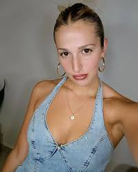 Chiara Gomez's Instagram, Twitter & Facebook