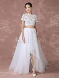 Mezi nejoblíbenější basic kousky v šatní skříni každé fashion milovnice patří jistě i crop top. Crop Top Spitze Hochzeitskleid Zweiteilige Hohe Niedrige Tull Brautkleid Back Cut Off Court Zug Brautkleid Mit Ribbon Bow Scharpe Milanoo Milanoo Com