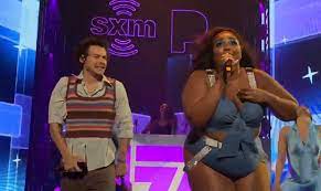 Harry styles & lizzo — juise (live sirius xm event) 03:13. Lizzo And Harry Styles Make A Dynamic Duo While Performing Juice In Miami Bollywood News Bollywood Hungama