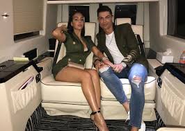 Georgina rodríguez is a spanish model who attracted a lot of attention for her relationship with football ace cristiano ronaldo. Dating Cristiano Ronaldo Makes Georgina Rodriguez Hunted By Reporters Okezone Ball Netral News
