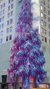 The official twitter page for louis vuitton worldwide. British Vogue Louis Vuitton Festive Decorations In New York Are Stunning British Vogue Facebook