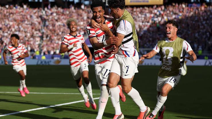 USA beats Bosnia 2-0, overcomes Balogun red card to advance | Miami Herald