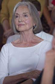 Anna Ford At 71 Years Old Frau Alte Frau Alter