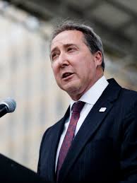 Regulators tap former Fifth Third CEO to run collapsed Signature Bank