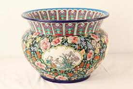 Longwy Emaux De Important Cache Pot En Faience A Decor Aux Avec Images Vente Aux Encheres Faience Mobilier De Salon