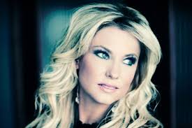 Julie Roberts Gets Married in Rory Feek's Barn