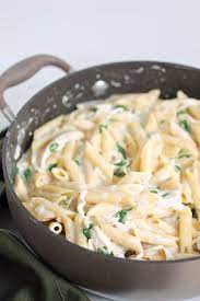 30 Minute Creamy Chicken Spinach Pasta Recipe Pasta Recipes Alfredo Healthy Chicken Alfredo Spinach Alfredo